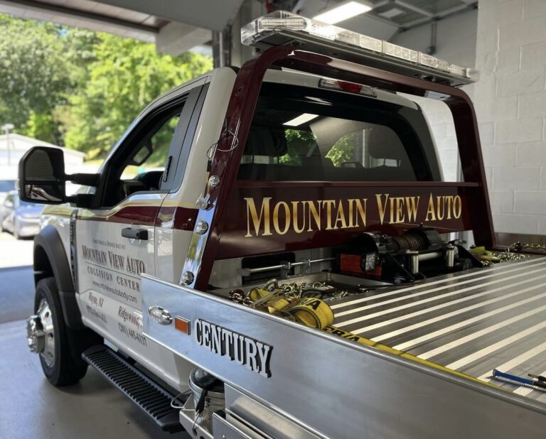 Rollback truck lettering for Mountain View Auto, by Lombardo Lettering, New Jersey